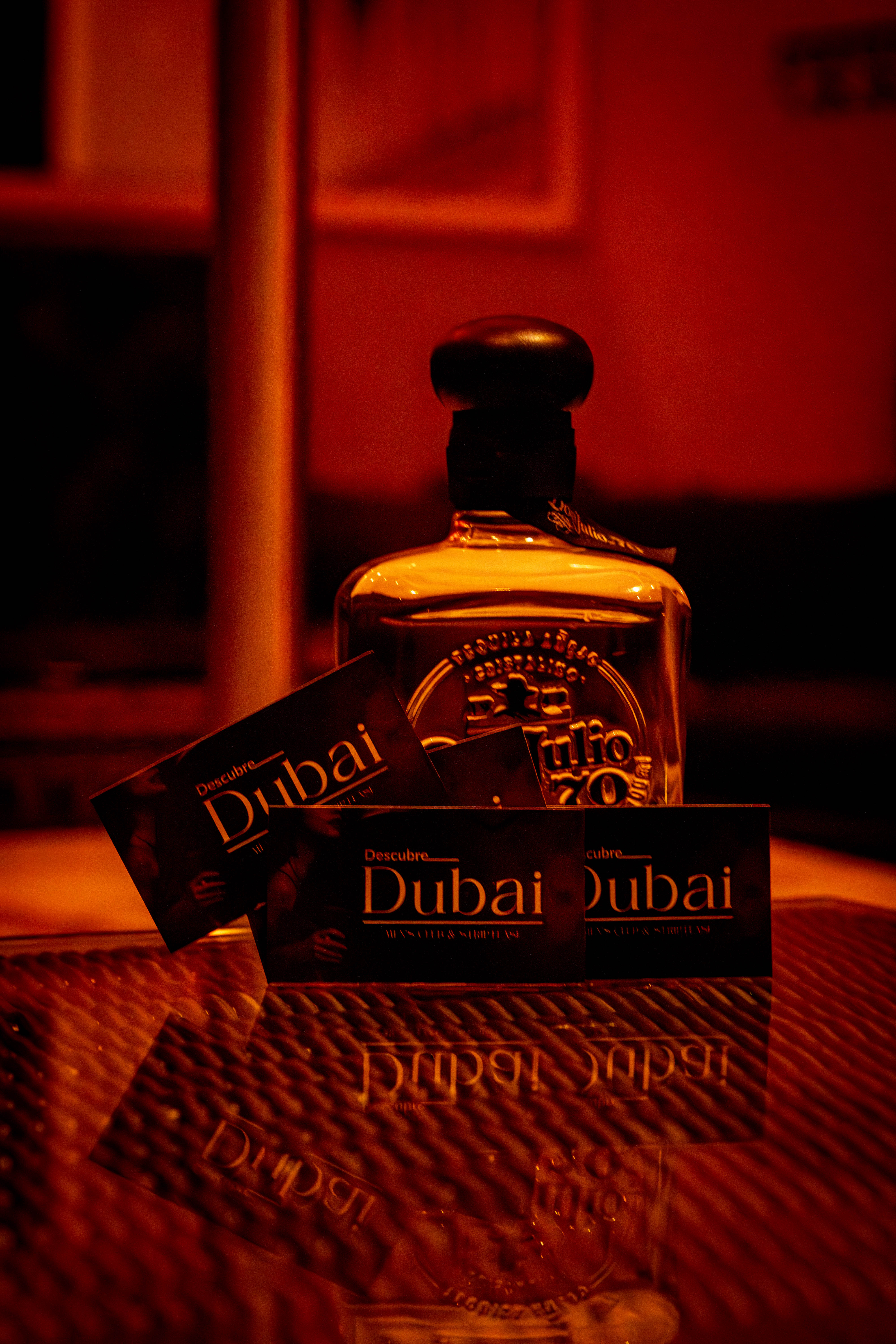 Noches de fiesta y striptease en vivo